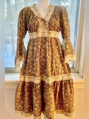 Candi Jones California 1970s Vintage FLORAL & LACE Cottagecore Bohemian Dress